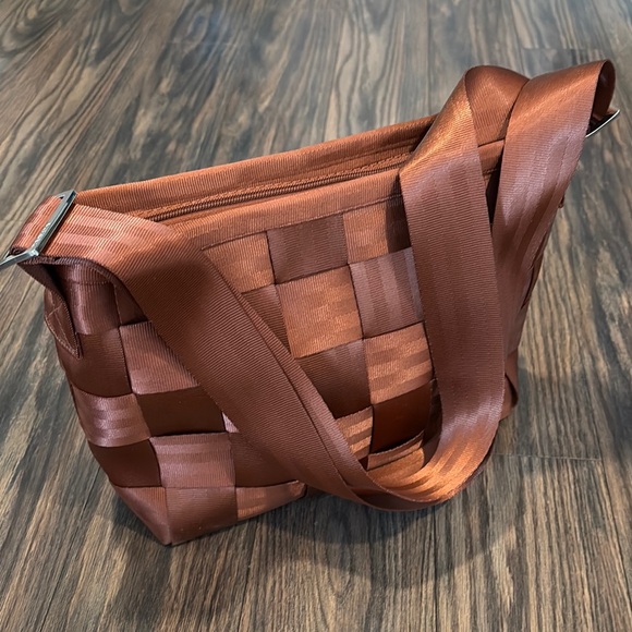 Harvey’s NWOT Elegant Burnt Orange  Woven Shoulder Bag - Picture 12 of 12